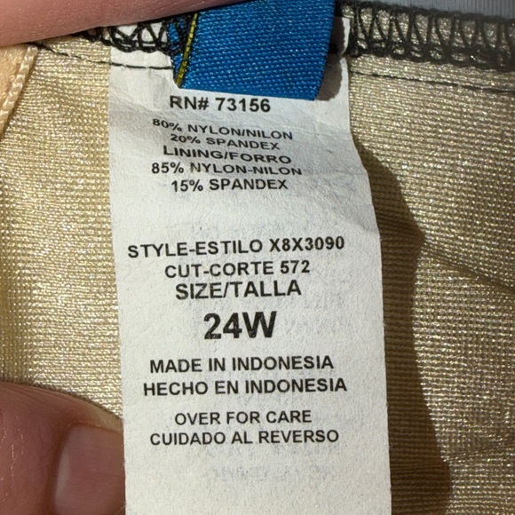 NWOT women’s plus size 24, 24W Floral Black and White Women's swimsuit - Picture 5 of 5